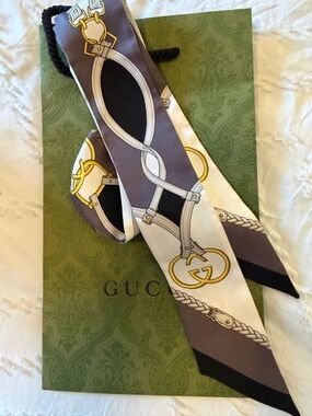 Women’s Gucci silk Twilly Gray, White & Gold Equestrian Print